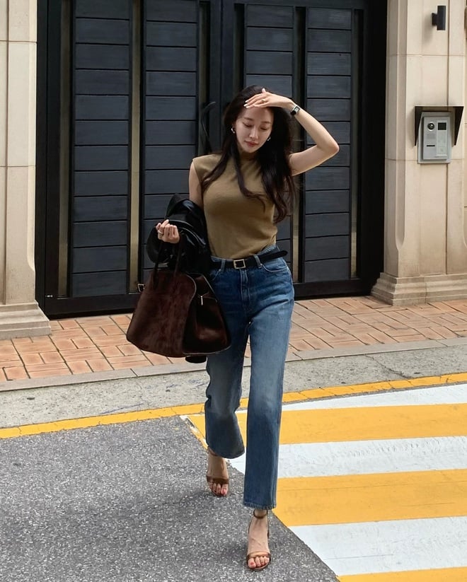 Sandal cao gót từ lâu đã trở thành món đồ yêu thích của nhiều quý cô sành điệu.