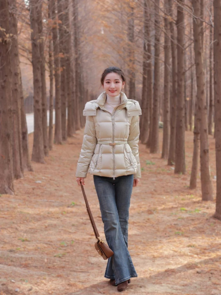 Quần jeans không chỉ mang lại sự trẻ trung mà còn rất dễ phối đồ với các loại áo khác nhau.