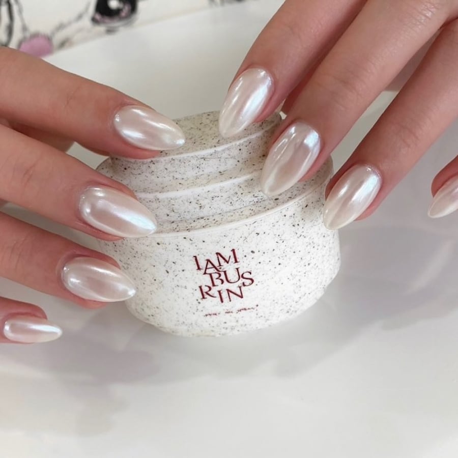 Đây là mẫu móng phù hợp với mọi Shbet999 com đăng nhập ngày Tết từ áo dài đến váy đầm điệu đà.