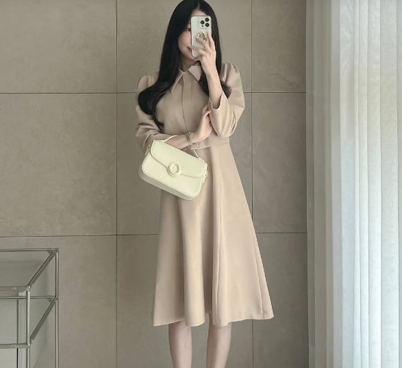 Đầm trơn màu là một item đơn giản nhưng cực kỳ hiệu quả trong việc làm nổi bật phong cách của bạn.