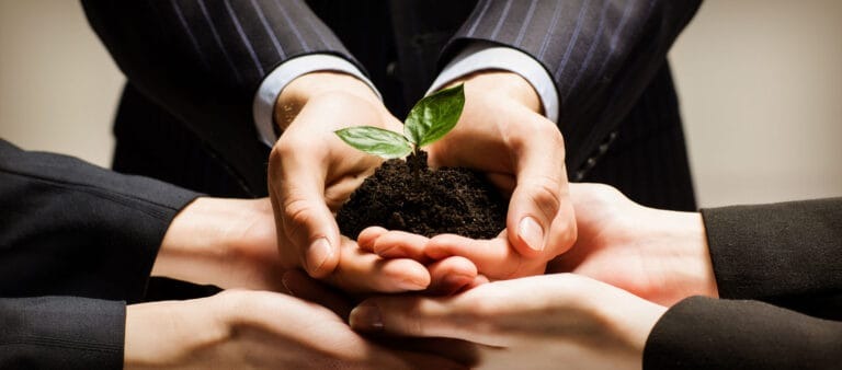 Nhìn xa nghĩa là đặt ra cho mình một mục tiêu, khát vọng, hay lý tưởng sống.