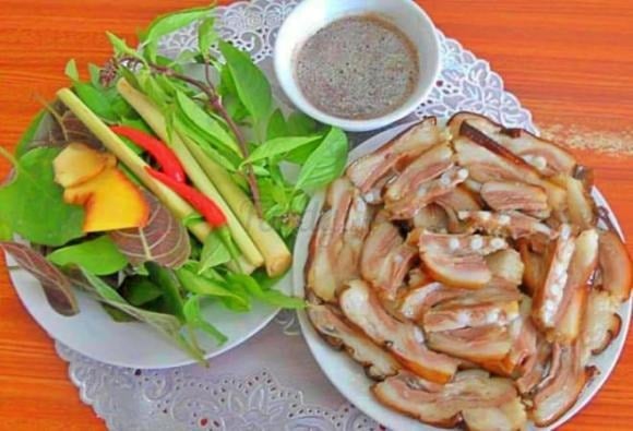 Theo các chuyên gia y tế, việc kết hợp thịt chó và trà là sai lầm nghiêm trọng do tính chất trái ngược của chúng. 
