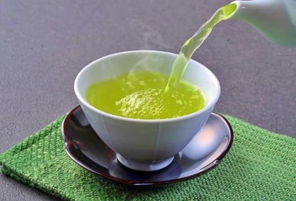 Theo Đông y, thịt chó có tính ấm, bổ trung ích khí, trong khi trà lại có tính hàn.