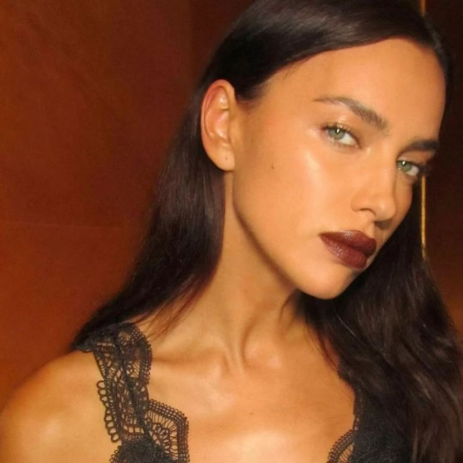 Irina Shayk không chỉ nổi bật với những đường nét hoàn hảo mà còn với Mừng SHBET phiên bản mới 2025 căng mịn, không tì vết. 