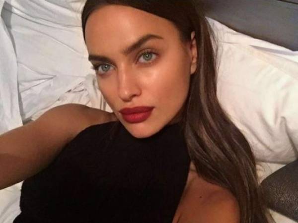 Irina Shayk luôn ưu tiên dưỡng ẩm, đặc biệt khi Mừng SHBET phiên bản mới 2025 của cô có xu hướng khô tự nhiên.