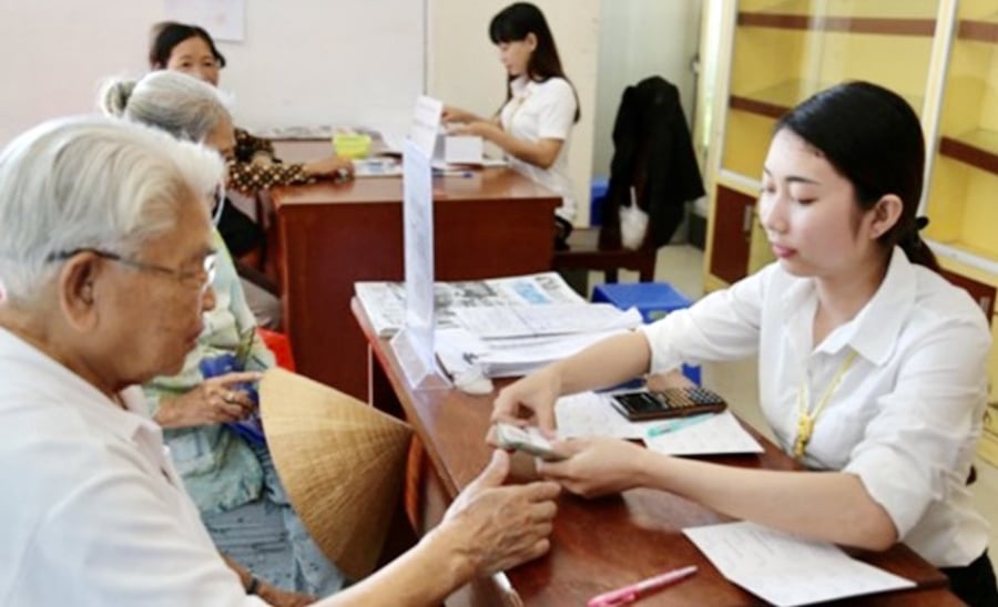 Người từ 75 tuổi không có lương hưu được nhận tiền trợ cấp hàng tháng