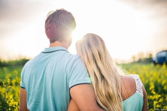 Cảm giác an toàn là nhu cầu cơ bản trong tình cảm của phụ nữ. 