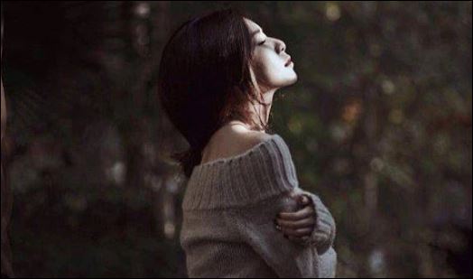 Dù chồng chẳng làm gì sai mà vợ lúc nào đa nghi sẽ khiến chồng cực kỳ mệt mỏi. (ảnh minh họa)