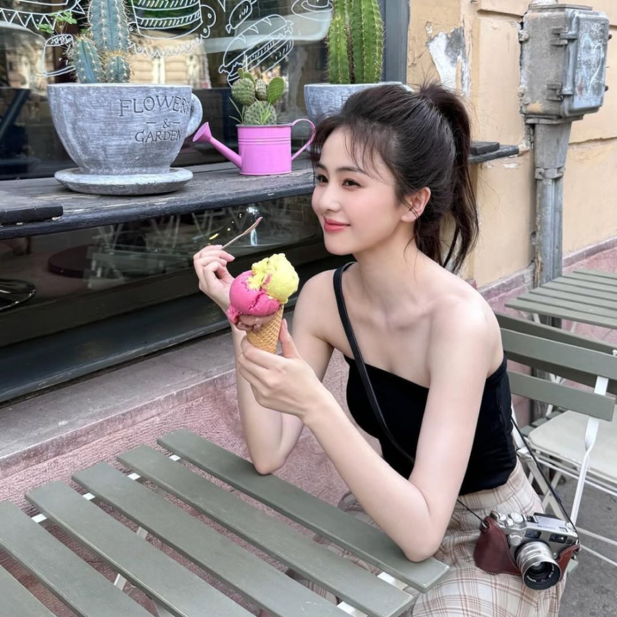 Bạch Lộc luôn ưa chuộng phong cách trang điểm tự nhiên nhưng đầy sức sống. 