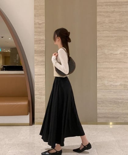 Đây là lựa chọn hoàn hảo để kết hợp với những chiếc váy xòe hoặc đầm liền.