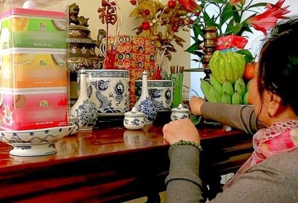 Thay vì nước lã, gia chủ có thể chọn một số loại nước sau đây để lau bàn thờ, không chỉ giúp làm sạch mà còn mang ý nghĩa cầu mong an lành và tài lộc cho Shbet111 slot, casino, thể thao, xổ số.    