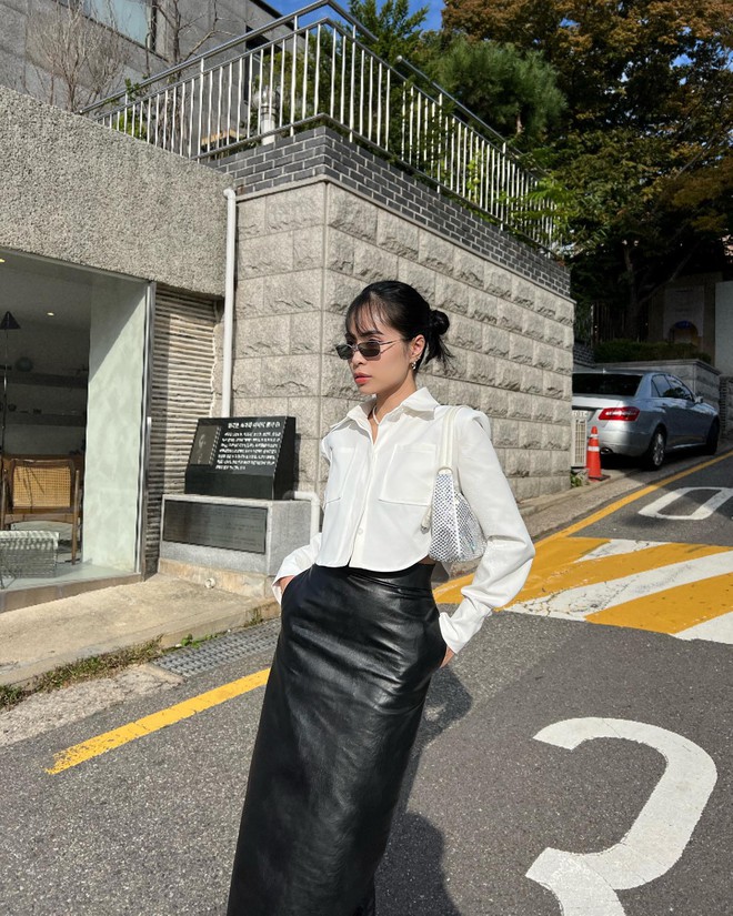 Trang phục này không chỉ mang lại vẻ trẻ trung, năng động mà còn giúp tôn lên vòng eo, tạo tỷ lệ cân đối