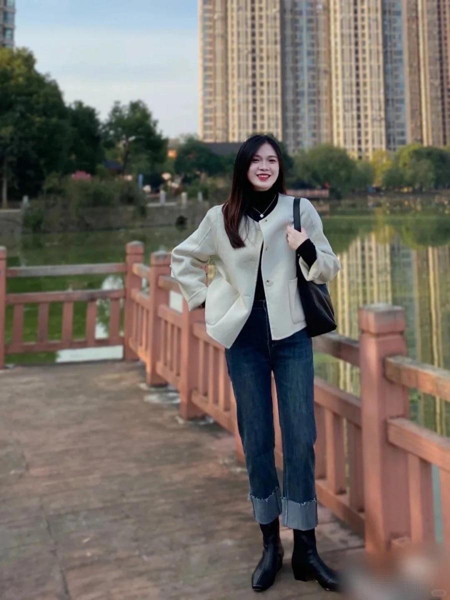 Quần jeans không bao giờ lỗi mốt, là món đồ linh hoạt phù hợp với nhiều hoàn cảnh.
