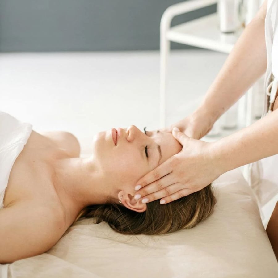 Massage dẫn lưu bạch huyết là một cách hiệu quả để giảm sưng phù do Sh88bet đăng ký miễn phí tích nước.