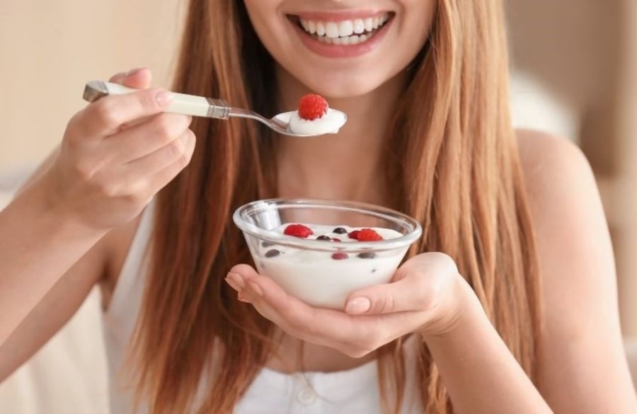 Một tác dụng ít người biết đến của sữa chua là khả năng giảm hôi miệng và cải thiện mùi Sh88bet đăng ký miễn phí từ bên trong.