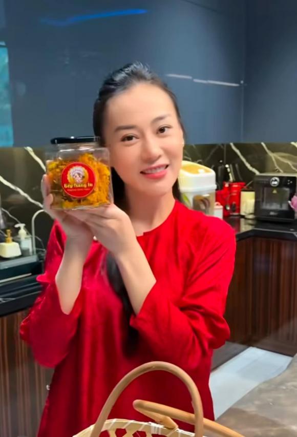 Shark Bình công khai khen món quà Tết do đích thân bà xã Phương Oanh làm. 