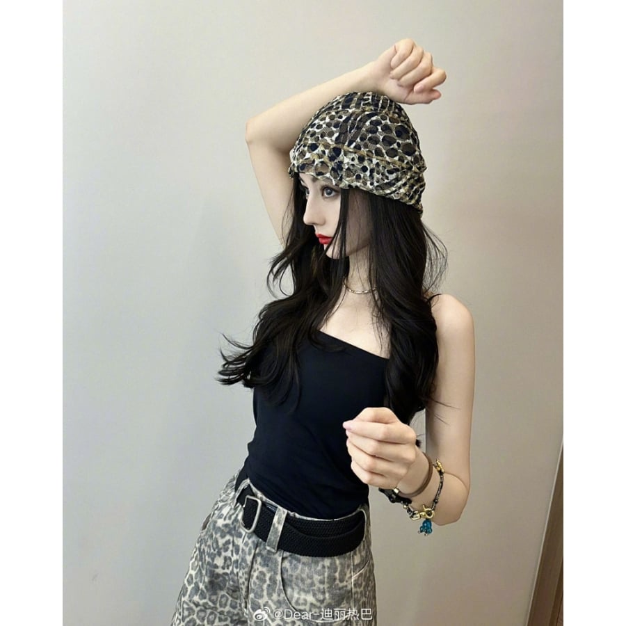 Địch Lệ Nhiệt Ba lựa chọn phương pháp chia nhỏ bữa ăn thành 5-6 bữa mỗi ngày để ổn định đường huyết và giảm cảm giác thèm ăn.