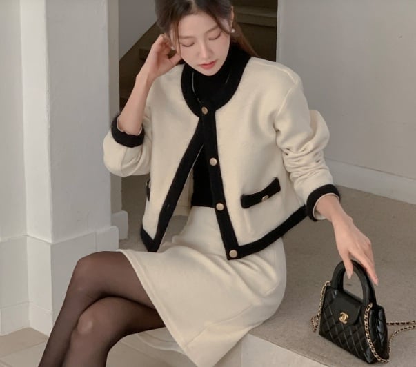 Chỉ cần layer thêm một chiếc áo cổ cao màu đen bên trong, bạn sẽ có ngay một bộ Shbet999 com đăng nhập sành điệu.