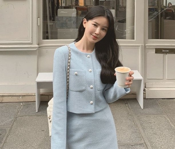 Kết hợp cùng giày cao gót hoặc ankle boots, set đồ này sẽ giúp bạn nổi bật trong các buổi tiệc.
