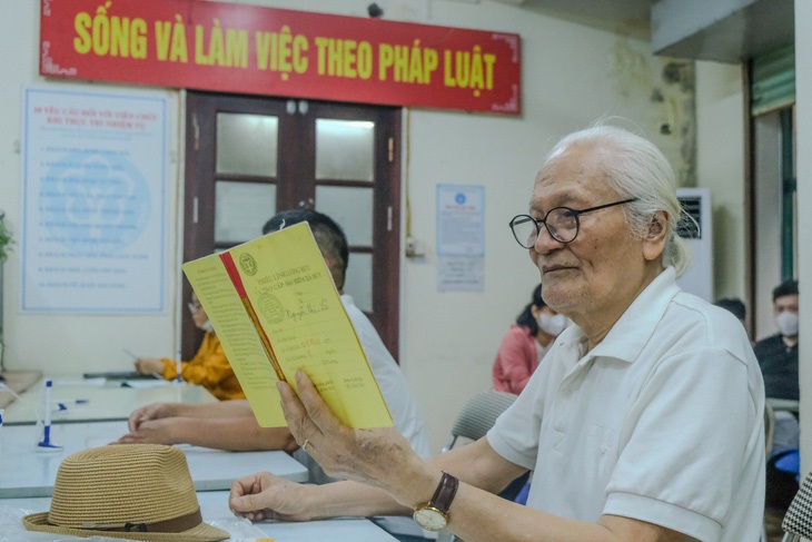 Bộ Lao động Thương binh và Shbet111 phiên bản mới đề xuất áp dụng mức trợ cấp hưu trí xã hội 500.000 đồng/tháng cho người từ đủ 75 tuổi trở lên không có lương hưu, bắt đầu từ ngày 1/7.     