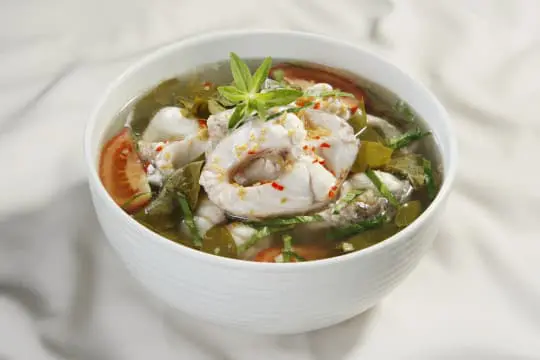 Canh chua cá lóc lá giang