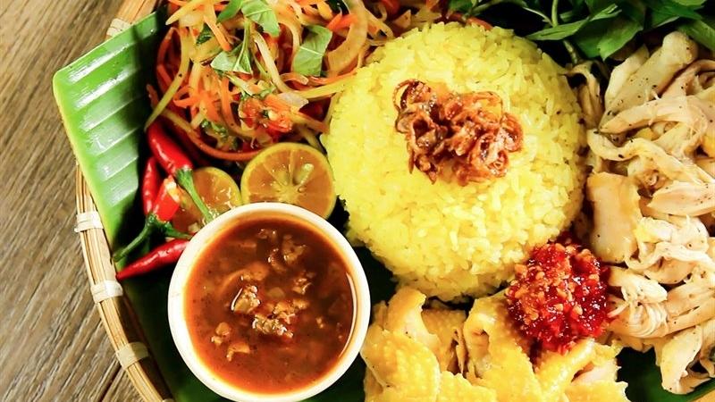 Thưởng thức món cơm gà Hội An vô cùng hấp dẫn