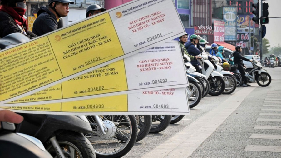 Bảo hiểm xe máy bắt buộc là giấy tờ phải có khi tham gia giao thông
