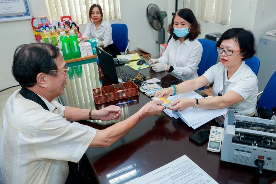 Năm 2025: Tuổi nghỉ hưu của công chức, viên chức là bao nhiêu?