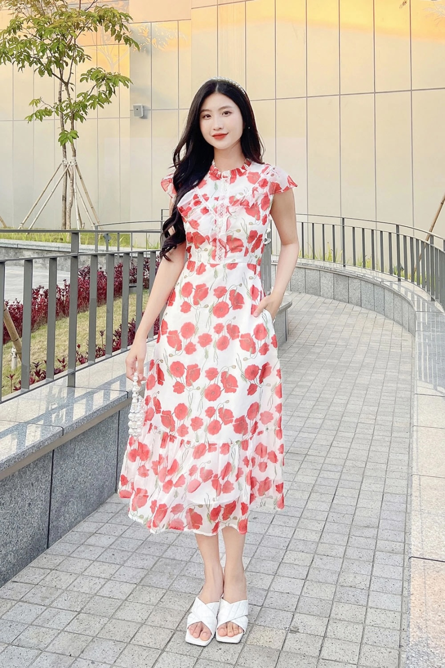 Đảm bảo rằng bạn không thể bỏ qua chiếc váy hoa trong mùa xuân này