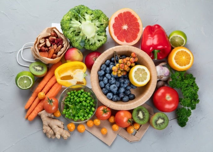 Lycopene có nhiều trong các thực phẩm màu đỏ sẫm hoặc đỏ cam như cà chua, dưa hấu...