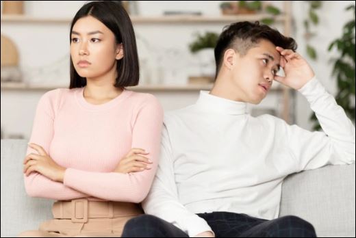 Phụ nữ từng yêu thích hội họa, kết hôn rồi họ phải từ bỏ. Hoặc người đàn ông vì áp lực Shbet800 tải ứng dụng mà bỏ bê sức khỏe. (ảnh minh họa)