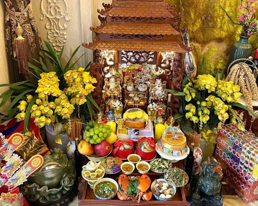 Vào ngày này, gia chủ nên chú trọng việc lau dọn ban thờ và tôn tượng