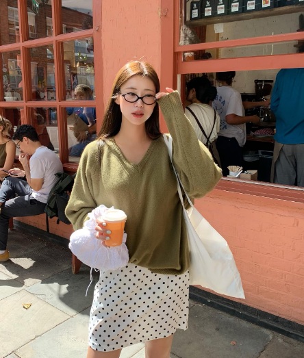 Những chiếc chân váy họa tiết luôn là lựa chọn lý tưởng cho không khí rực rỡ của mùa xuân và hè.