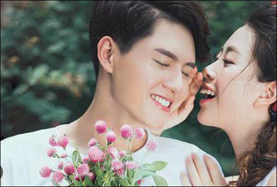 Vào một số thời điểm quan trọng trong cuộc đời người phụ nữ, đàn ông luôn vắng mặt. (ảnh minh họa)