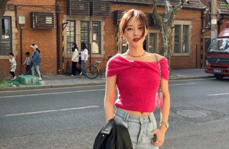 Set đồ này không chỉ giúp bạn trông trẻ trung mà còn cực kỳ thoải mái và dễ chịu.