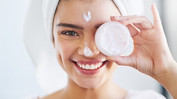 Phương pháp làm sạch kép là sự kết hợp giữa nước tẩy trang và sữa rửa mặt