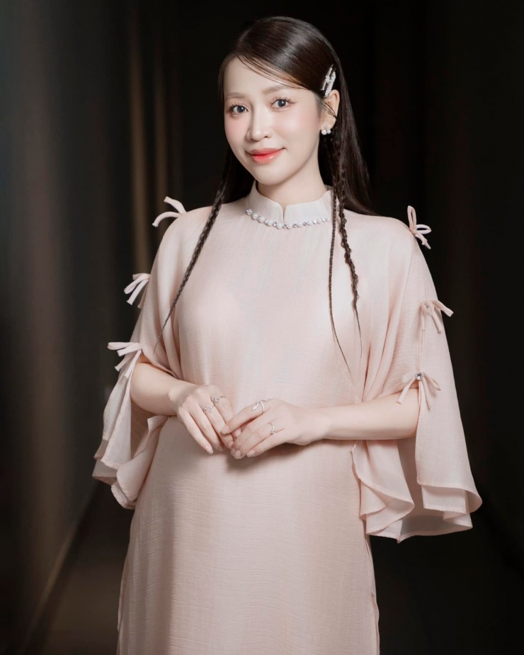 Puka cũng đã chứng minh rằng một bà bầu có thể rất duyên dáng và thời thượng mà không cần phải phô trương hay khoe thân.