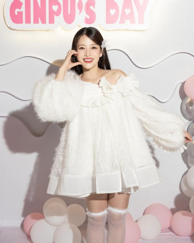 Những chiếc đầm babydoll được cô lựa chọn giúp 
