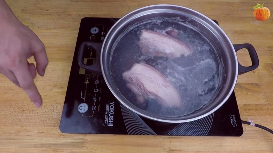 Luộc thịt lợn chín ngoài- trong đỏ, thêm 1 bước này thịt không khứa vẫn chín đều, ngọt đậm
