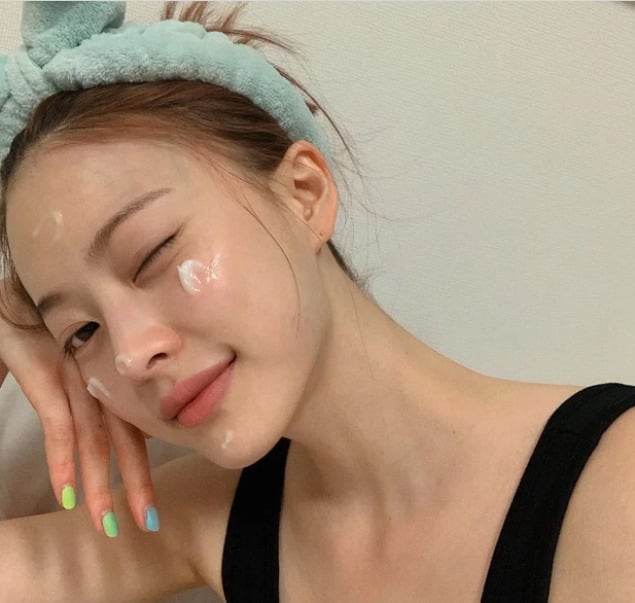 Bước đầu tiên và quan trọng nhất trong việc chống lão hóa là xây dựng một chu trình chăm sóc da phù hợp.