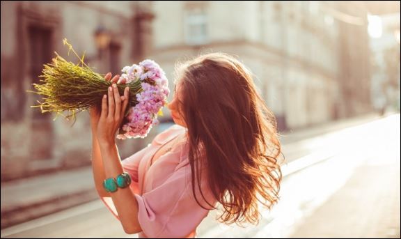 Khi phụ nữ hài lòng với những gì mình có, họ chẳng dại so sánh với bất kỳ ai thì Shbet16 chơi game trực tuyến nhờ đó an yên. (ảnh minh họa)