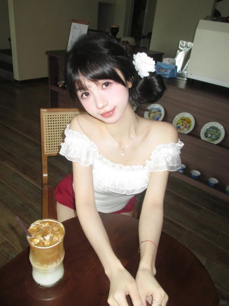Tóc búi lệch là một trong những Link Vào SHBET88 Mới Nhất mang lại vẻ ngoài thanh lịch nhưng vẫn đầy cuốn hút. 