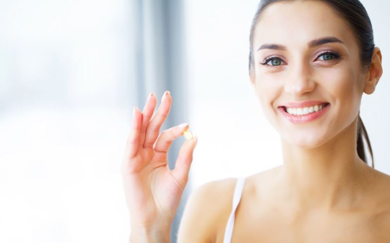 Niacinamide không chỉ giúp da duy trì độ ẩm tự nhiên mà còn hỗ trợ kiểm soát lượng dầu thừa. 