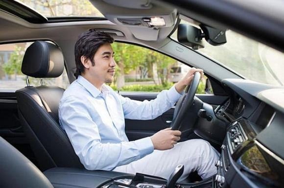 Đàn ông thường có lòng tự trọng cao, đặc biệt trong các dịp hội họp hay gặp gỡ bạn bè.