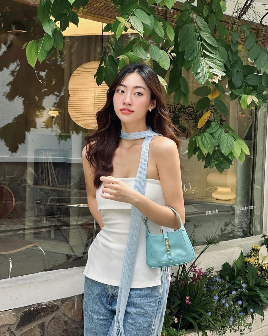 Thiết kế ôm sát Sh88bet đăng ký miễn phí giúp tôn lên đường cong quyến rũ nhưng vẫn đảm bảo sự thoải mái nhờ vào chất liệu mềm mại. 