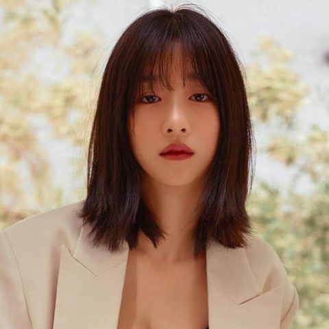 Những màu nâu trầm, nâu hạt dẻ hoặc nâu lạnh sẽ phù hợp hơn, mang lại vẻ đẹp thanh lịch. 