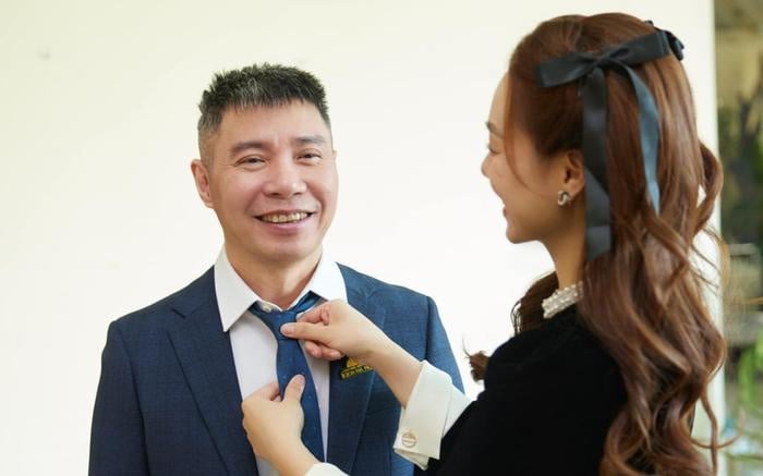 Bà xã Công Lý xúc động với món quà đặc biệt từ chồng 