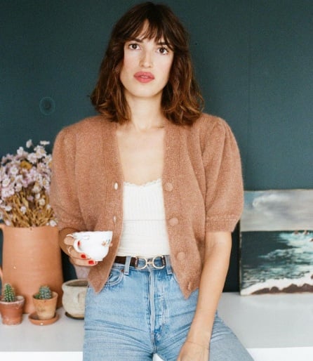 Áo cardigan là món thời trang không còn xa lạ đối với chị em.