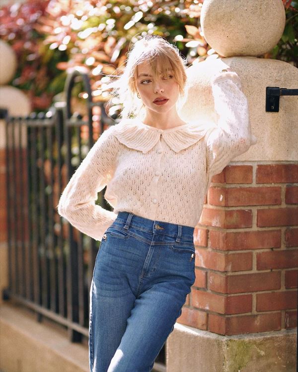 Quần jeans là lựa chọn lý tưởng ở thời điểm hiện tại vì sang đến mùa hè vẫn có thể mặc được.