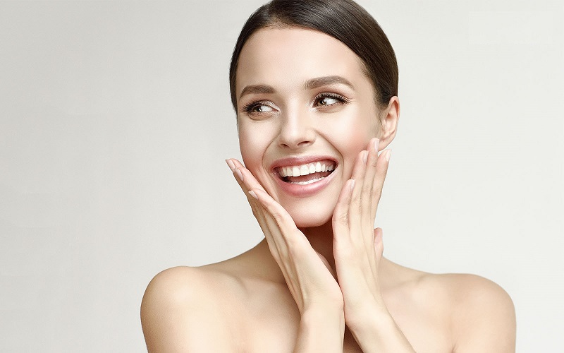 Các sản phẩm chứa BHA, AHA hoặc Retinol có thể hỗ trợ làm sáng da, giảm mụn và cải thiện kết cấu da.